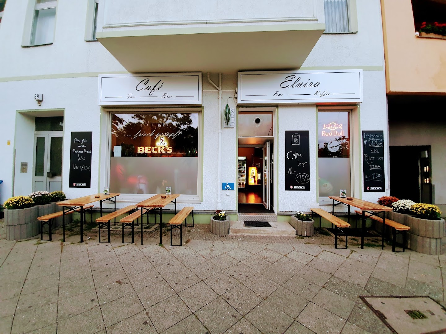 Café Elvira Interior