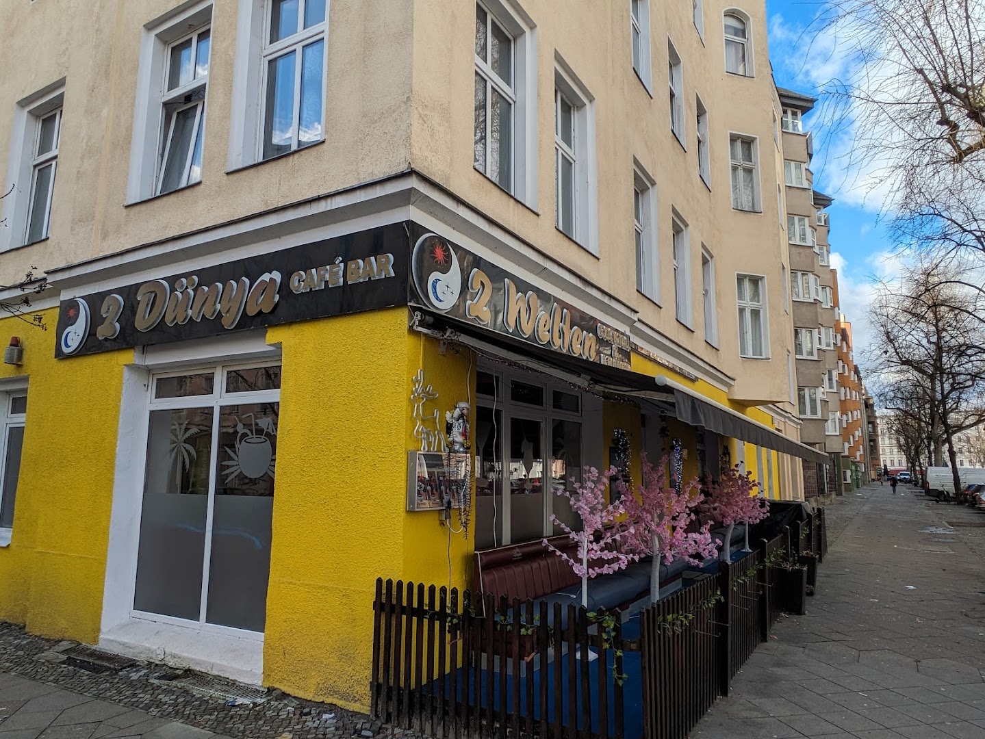 2 Dünya Café Bar - Außenansicht