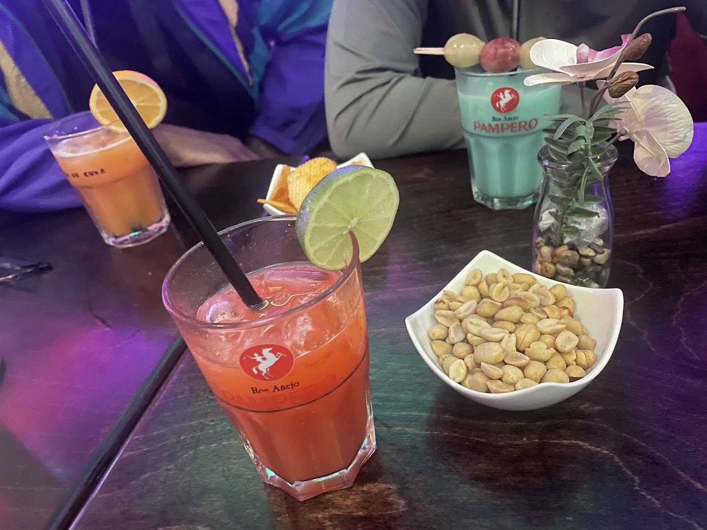 2 Dünya Café Bar Interior